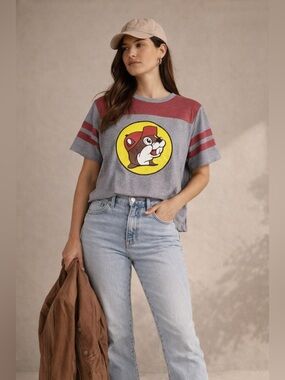 Buc-ee’s Gray & Red Graphic Women's Tee